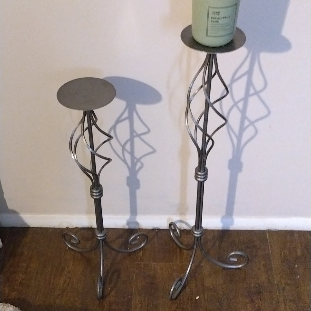 Floor candle holder